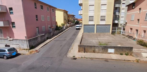 Iglesias – Vendesi Appartamento con Cortile e Garage + Locale Commerciale